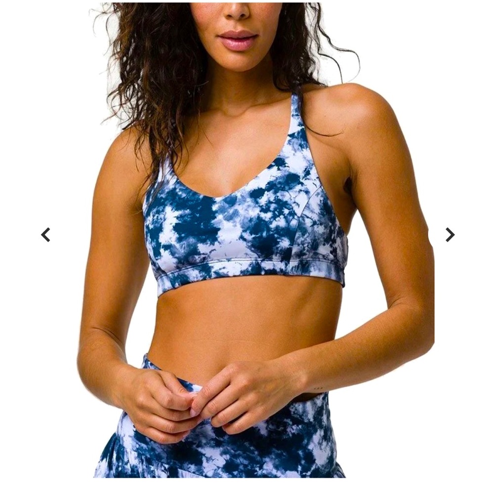 Onzie active set, hardly used, no stains no rips. Leggings are XS bra is S/M.